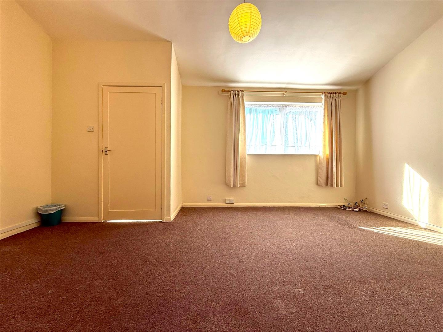 Reading Road, Yateley